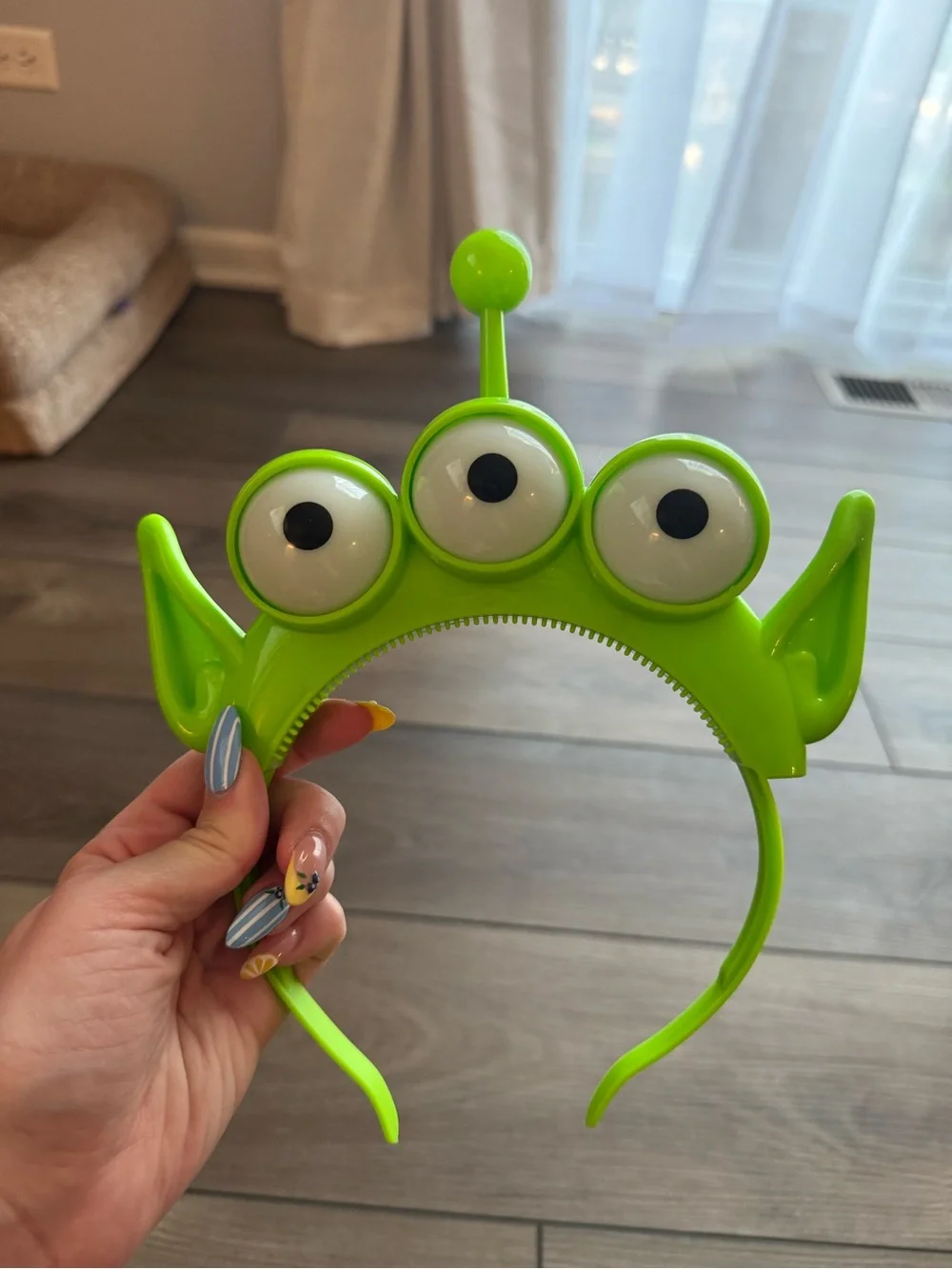 *Disney Pixar Toy Story Green Alien Three-Eye Light-Up Headband